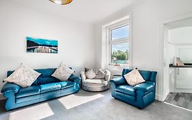 Kali Apartment - Spacious 3 Bed Apartment In Wishaw