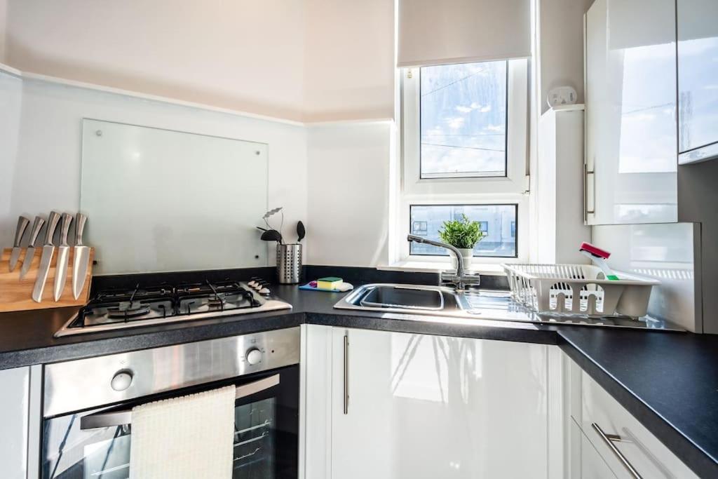Kali Apartment - Spacious 3 Bed Apartment In Wishaw Wishaw  Exterior photo
