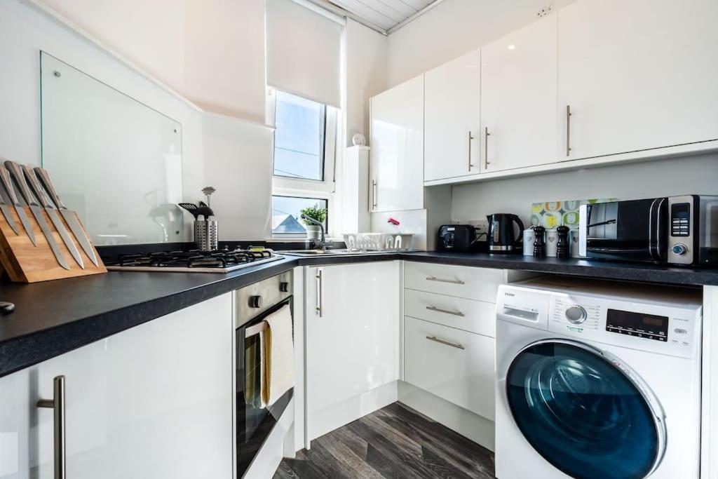 Kali Apartment - Spacious 3 Bed Apartment In Wishaw Wishaw  Exterior photo